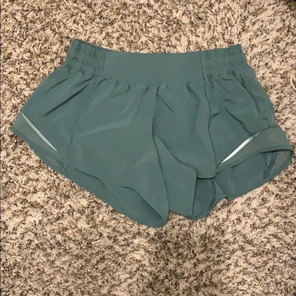 lululemon hotty shorts 2’5 seam